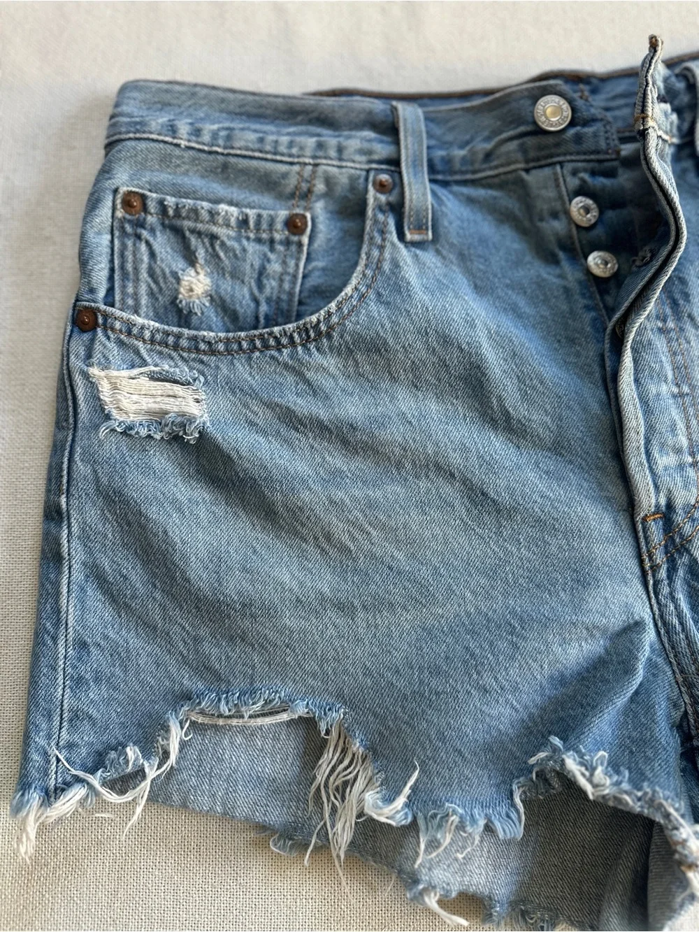 Levi’s 501 Classic Button-Fly Cut-Off Jean Shorts | 31